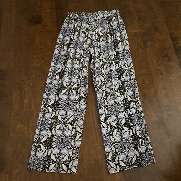 Luna Pants two side pockets with Tasso , elastic waist ban . Size s  never worn. - Picture 5 of 10